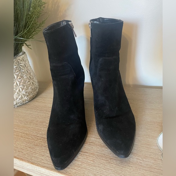 Superb pair of Marc Fisher brand ankle boots in very good condition - Picture 6 of 7